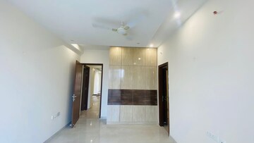 Room in 4 BHK Apartment at North Mullanpur – for Sale