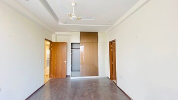Room in 4 BHK Apartment at North Mullanpur – for Sale