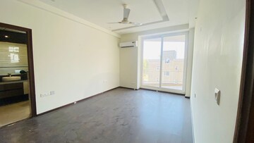Room in 4 BHK Apartment at North Mullanpur – for Sale