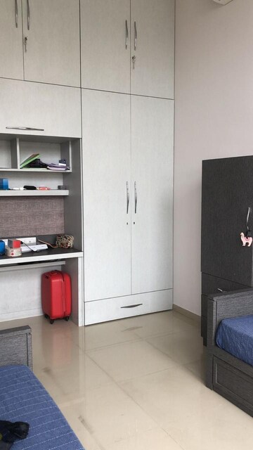 Furnished Amenities in 2.5 BHK Apartment at Ashok Gardens, Sewri – for Rent