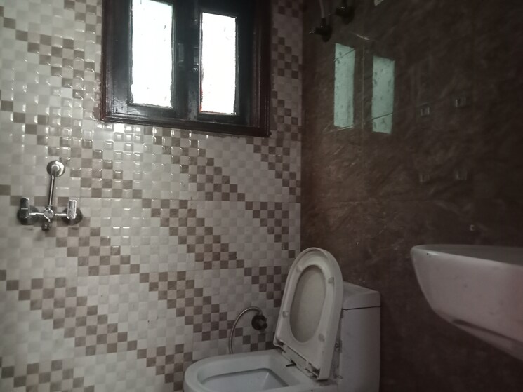 Bathroom, mahavir enclave 1 1 Bedroom 430 Sq.Ft. Builder Floor In Mahavir Enclave 1 Delhi 7762351