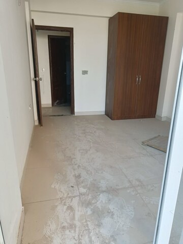 Room in 3 BHK Apartment at Cosmos Express 99, Sector 99 – for Sale
