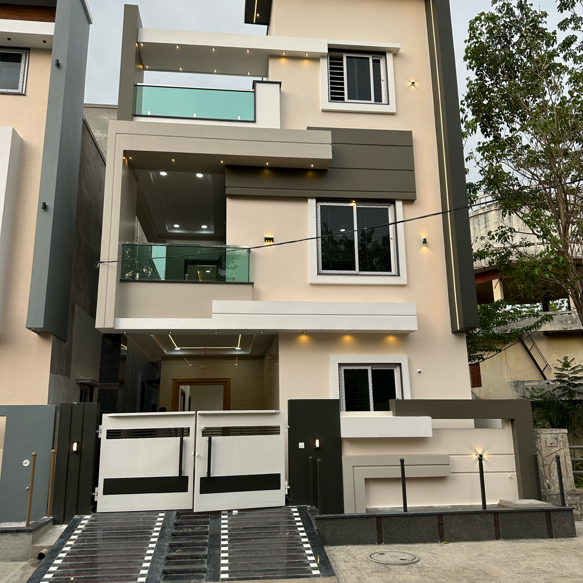 5 BHK + Pooja Room Villa For Sale in Dlr Enclave 