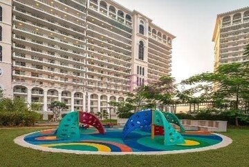 Swimming Pool in 3 BHK Apartment at DLF The Skycourt, Sector 86 – for Sale