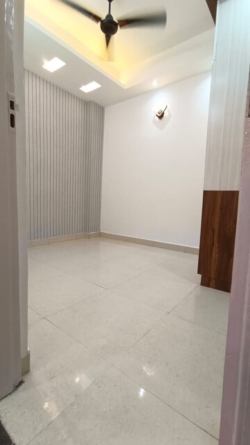 Room in 2 BHK Builder Floor at Gyan Khand I – for Sale