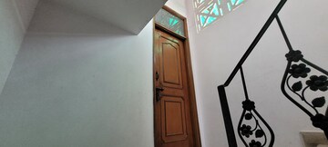 Furnished Amenities in 3.5 BHK Builder Floor at Nai Basti – for Sale
