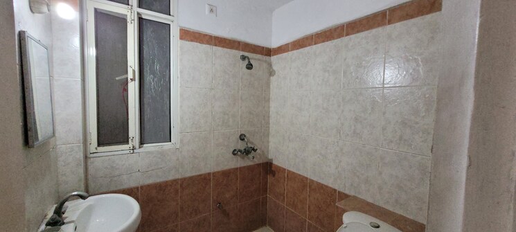 Bathroom, antriksh-green-kaushambi 2.5 Bedroom 1500 Sq.Ft. Apartment In Dabur Chowk Ghaziabad 7762828