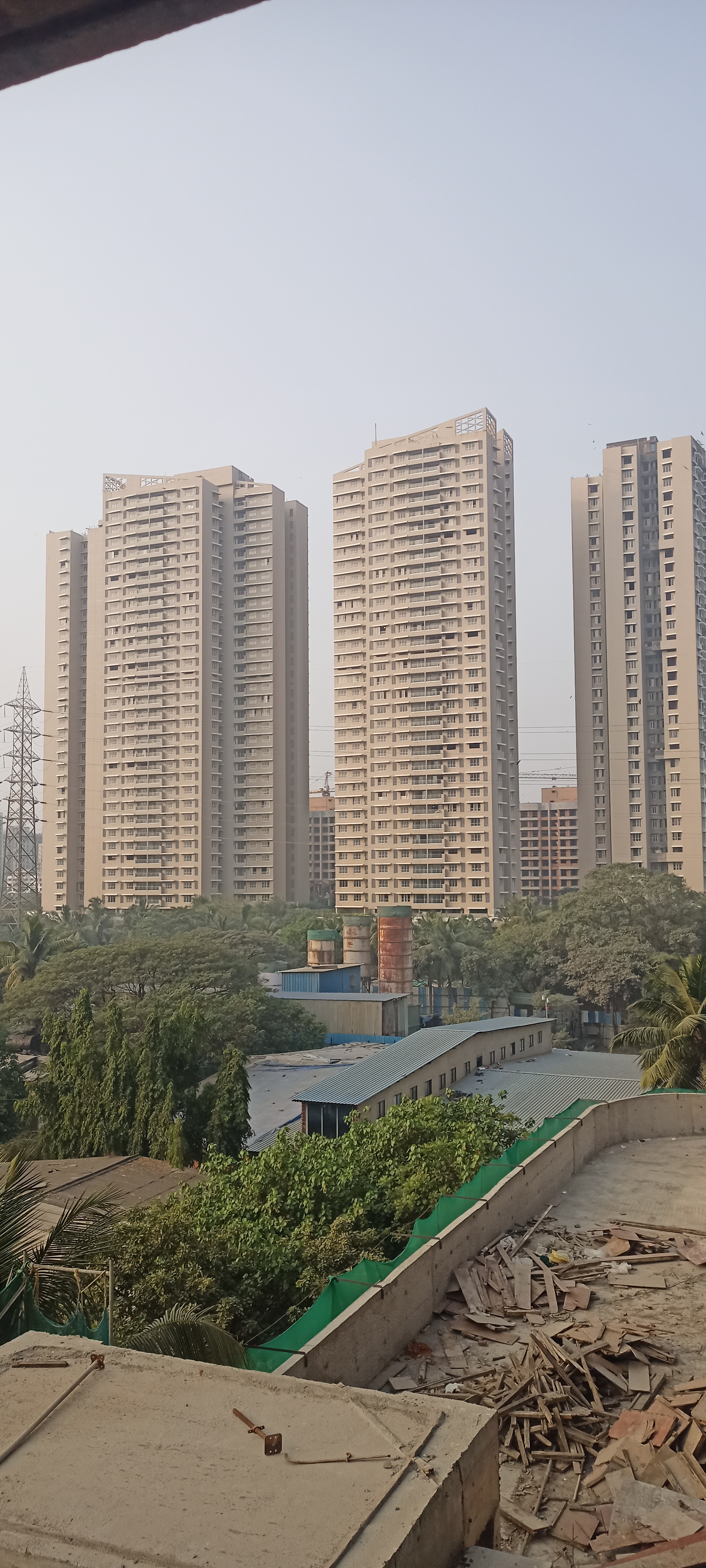 3 BHK + Pooja Room,Servant Room,Study Room 1377 Sq.Ft. Apartment in Oberoi Realty Splendor