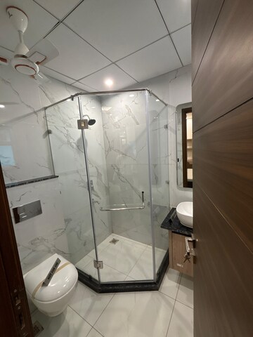 Bathroom in 3.5 BHK Builder Floor at Raj One Good Earth, Sector 71 – for Sale