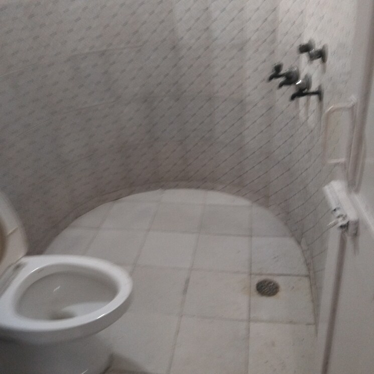 Bathroom, arun-vihar 2 Bedroom 1150 Sq.Ft. Apartment In Sector 29 Noida 7763101