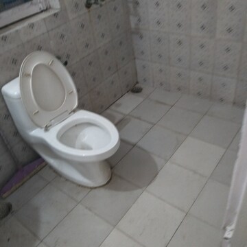 Bathroom in 2 BHK Apartment at Arun Vihar, Sector 29 – for Sale