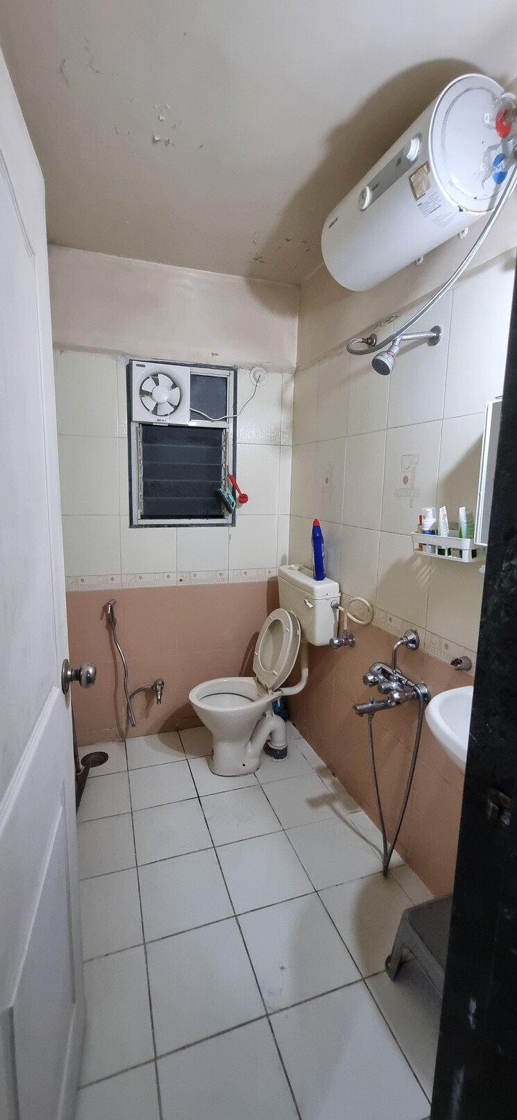 Bathroom, city-pride-residency 3 Bedroom 1497 Sq.Ft. Apartment In Kondhwa Pune 7763326