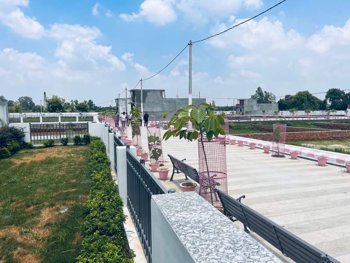 Plot For Sale in Amausi Airport 