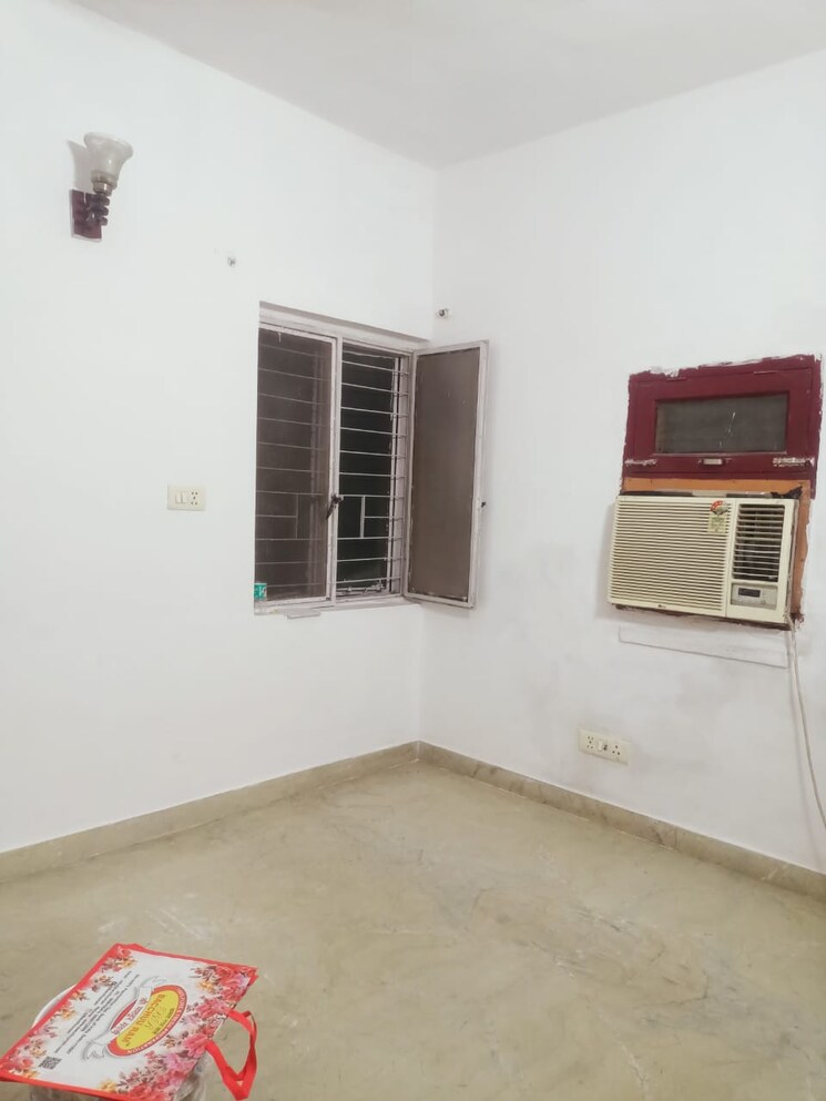 Room, rwa-apartments-sector-51 3 Bedroom 112 Sq.Mt. Independent House In Sector 51 Noida 7763496