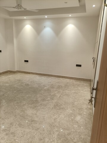 Room in 4 BHK Builder Floor at Vasant Kunj – for Sale