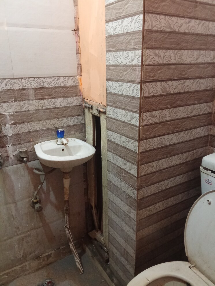 Bathroom, new ashok nagar 2 Bedroom 950 Sq.Ft. Builder Floor In New Ashok Nagar Delhi 7763617
