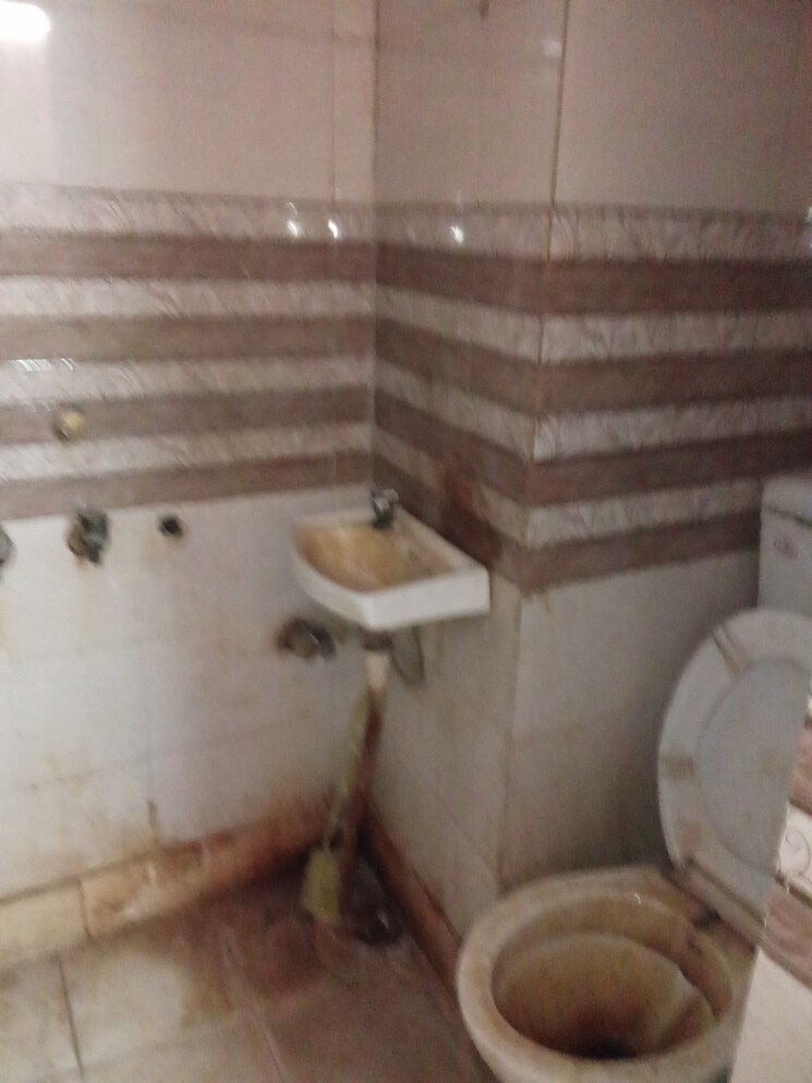 Bathroom, new ashok nagar 2 Bedroom 950 Sq.Ft. Builder Floor In New Ashok Nagar Delhi 7763617