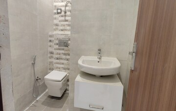Bathroom in 3 BHK Apartment at Bulland Calisto, Sector 10 Greater Noida – for Sale