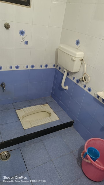 Bathroom in 2.5 BHK Apartment at Zenith Chs, Nerul – for Sale