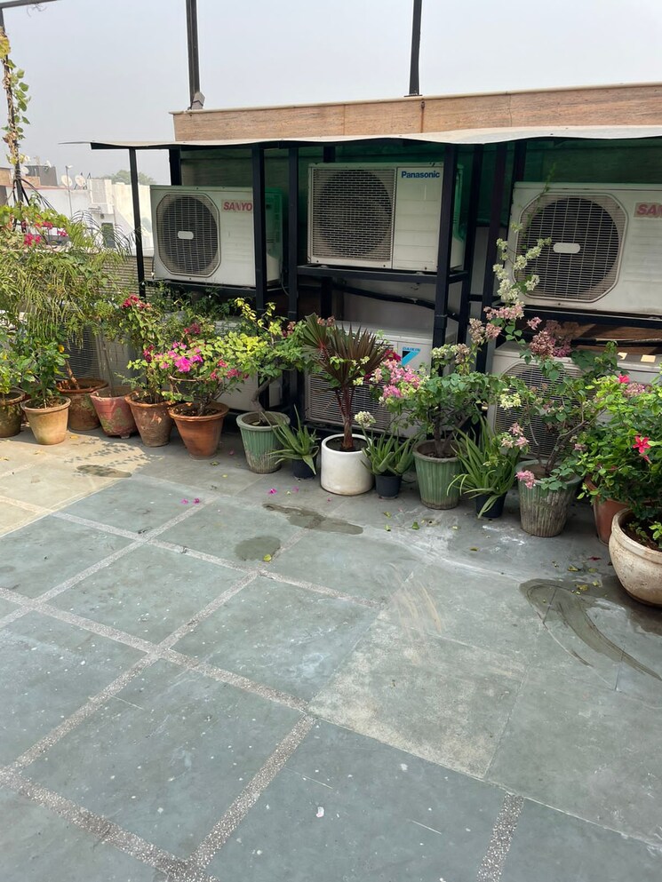  Parking, greater kailash i 2 Bedroom 1800 Sq.Ft. Builder Floor In Greater Kailash I Delhi 7763955