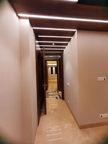 Furnished Amenities in 3 BHK Builder Floor at Chittaranjan Park – for Sale