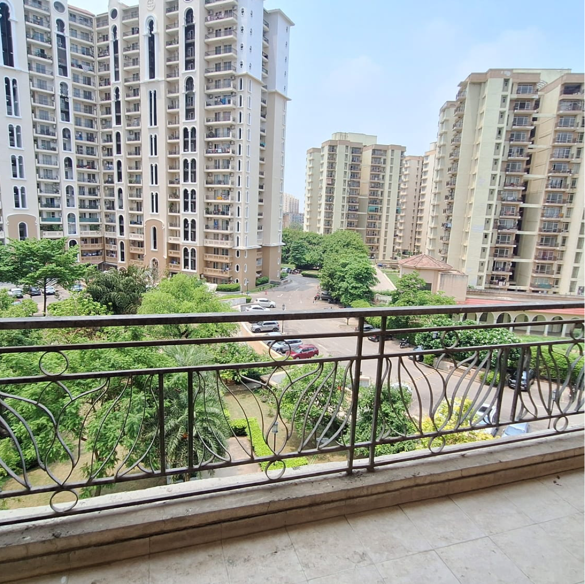 3 BHK + Servant Room 1930 Sq.Ft. Apartment in DLF New Town Heights II