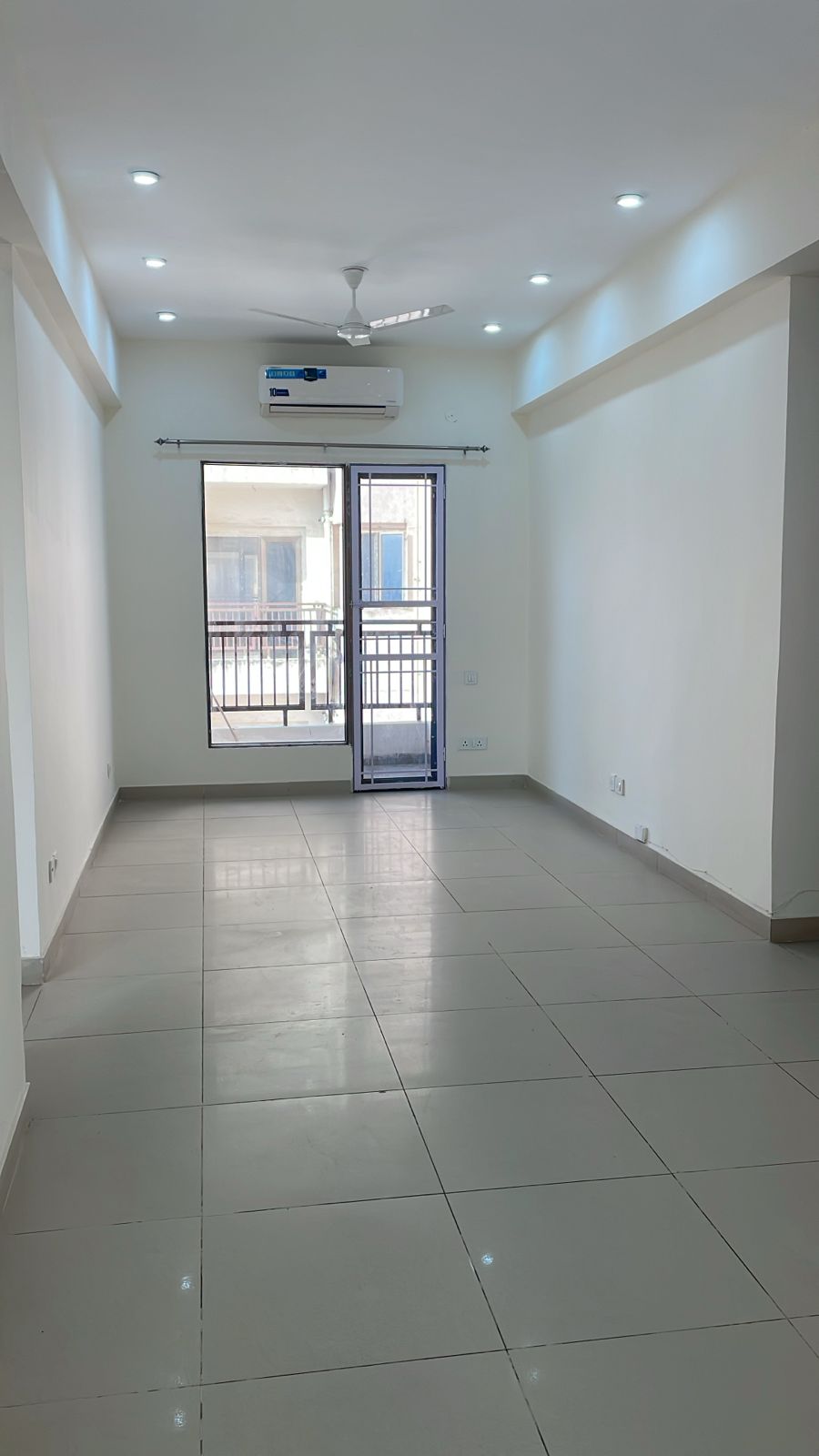 3 BHK + Servant Room Apartment For Sale in Emaar The Palm Drive-The Premier Terraces