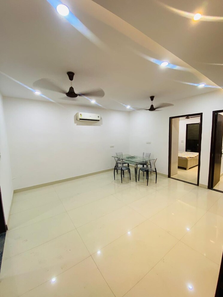 Room, sector 123 3 Bedroom 130 Sq.Yd. Apartment In Sector 123 Mohali 7764497