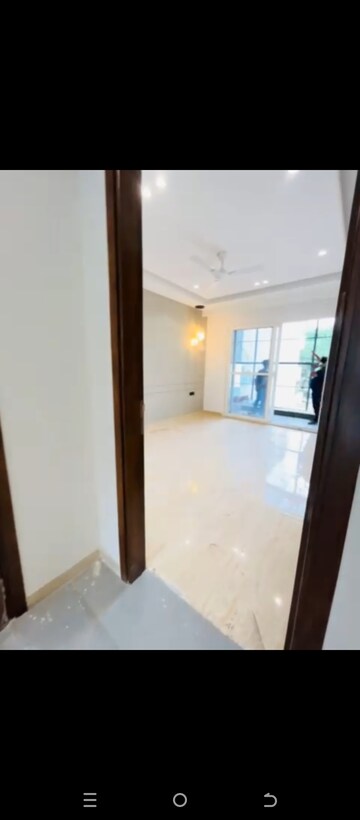 Room in 4 BHK Builder Floor at Ardee City, Sector 52 – for Sale