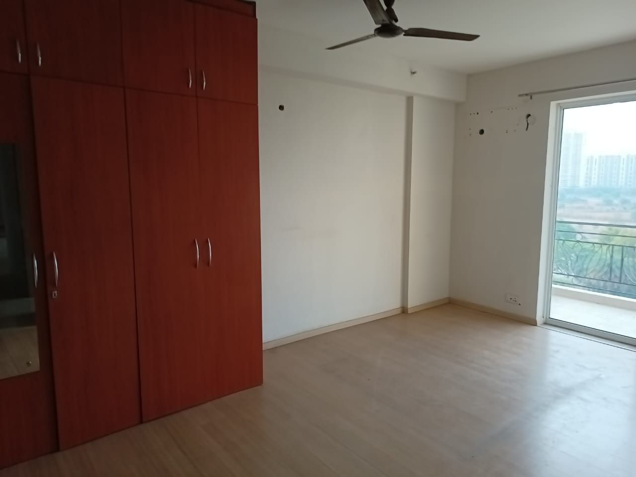 3.5 BHK + Servant Room Apartment For Sale in DLF New Town Heights I