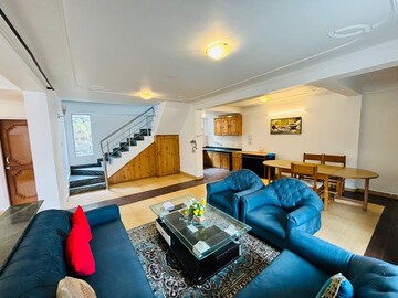 Living Room in 6+ BHK Independent House at Shalimar Bagh – for Sale