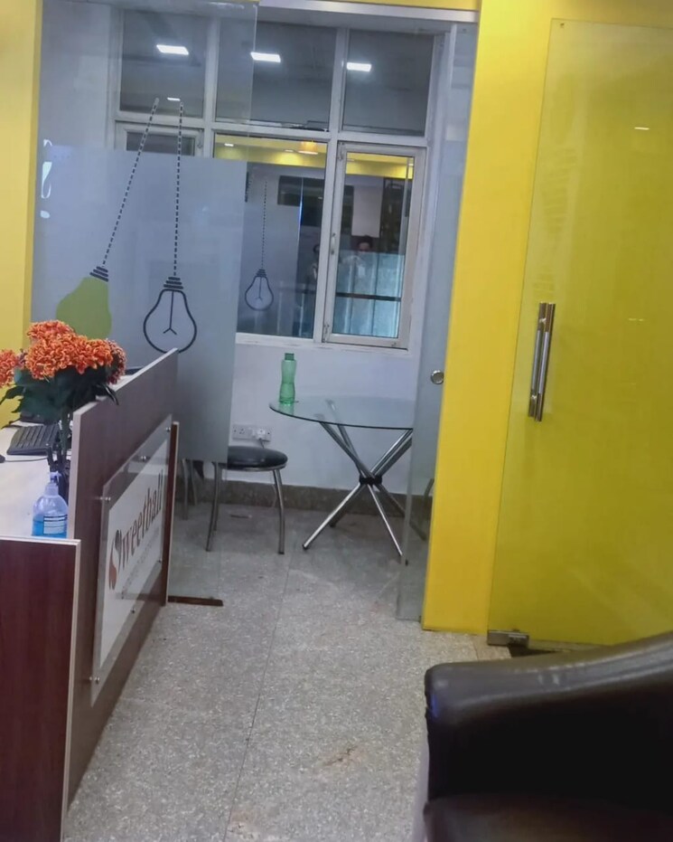 Balcony, sector 63 Commercial Office Space 1000 Sq.Ft. In Sector 63 Noida 7765009