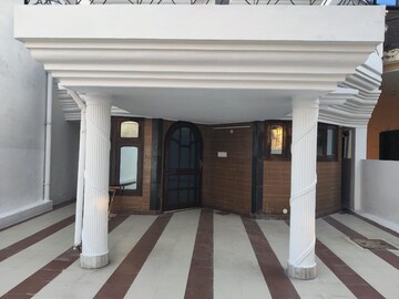 Building Lobby in 3 BHK Villa at JakhaN-Rajpur Road – for Sale
