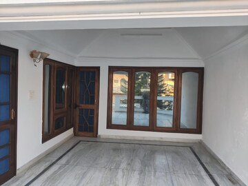 Room in 3 BHK Villa at JakhaN-Rajpur Road – for Sale