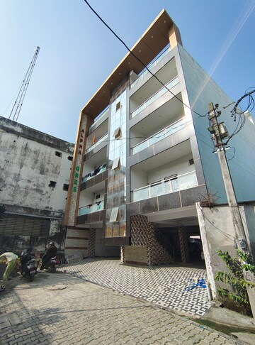 6+ BHK Builder Floor For Sale in Gms Road