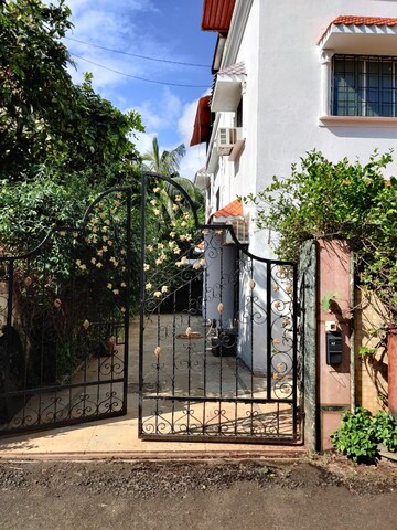 Gym in 4 BHK Villa at Versova – for Sale