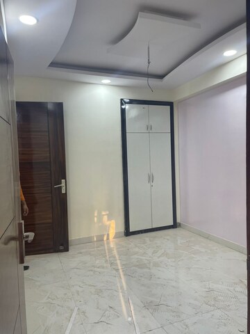 Room in 2 BHK Builder Floor at Deep Homes Sector 73, Sector 73 – for Sale