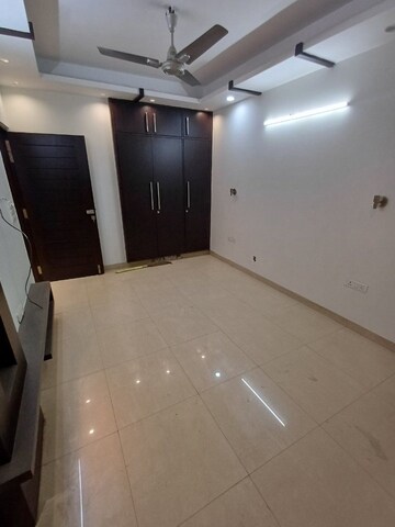 Room in 3 BHK Builder Floor at East Patel Nagar – for Rent