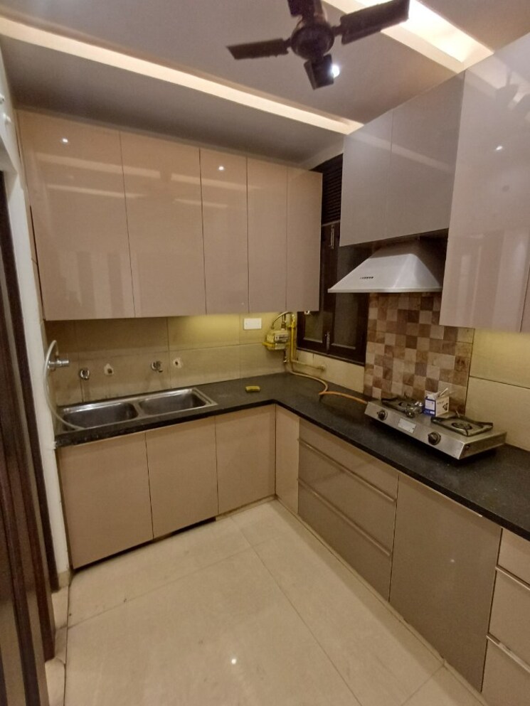 Kitchen, east patel nagar 3 Bedroom 1800 Sq.Ft. Builder Floor In East Patel Nagar Delhi 7765422