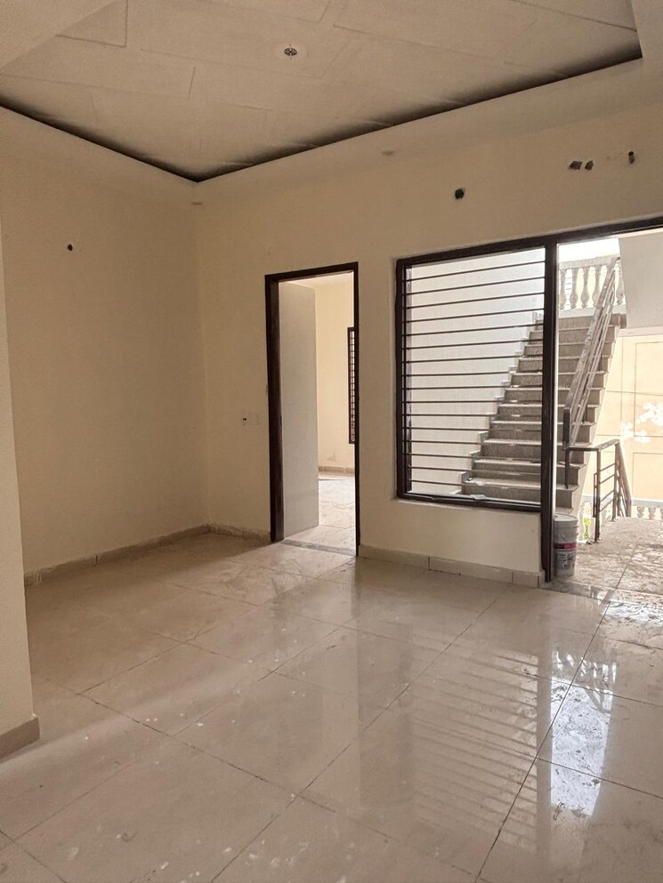 Room, dera bassi 2 Bedroom 110 Sq.Yd. Builder Floor In Dera Bassi Mohali 7765552