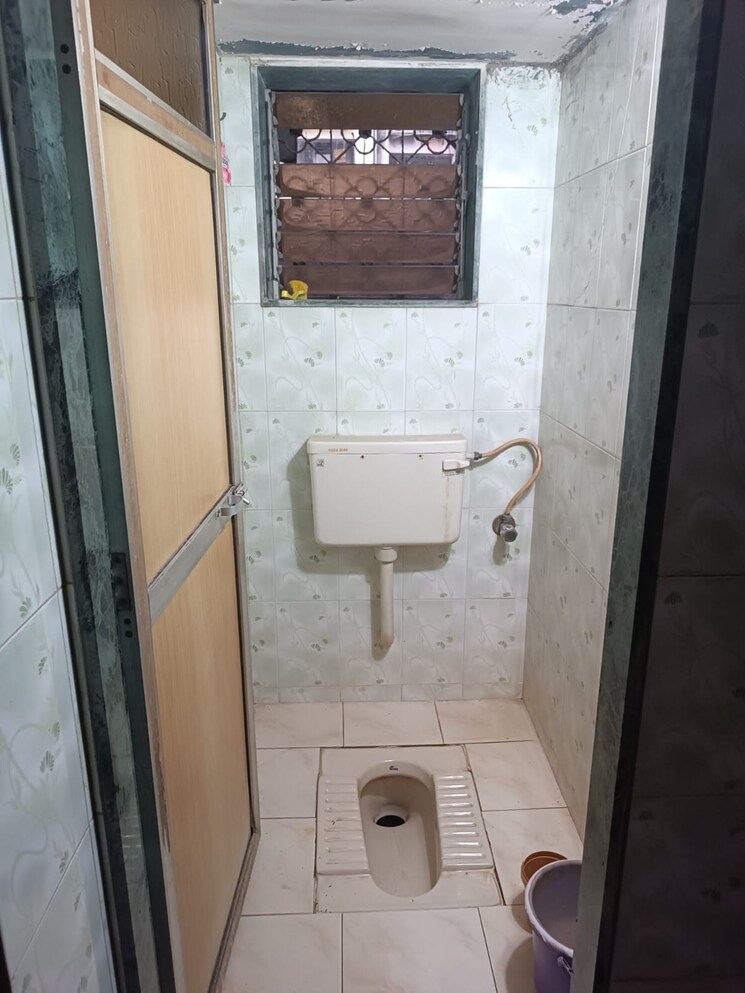 Washroom, crystal-plaza-andheri-west Commercial Office Space 600 Sq.Ft. In Andheri West Mumbai 7765583