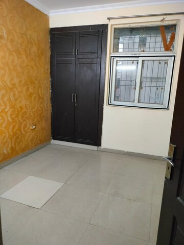 Room in 2 BHK Apartment at Amrapali Silicon City, Sector 76 – for Sale