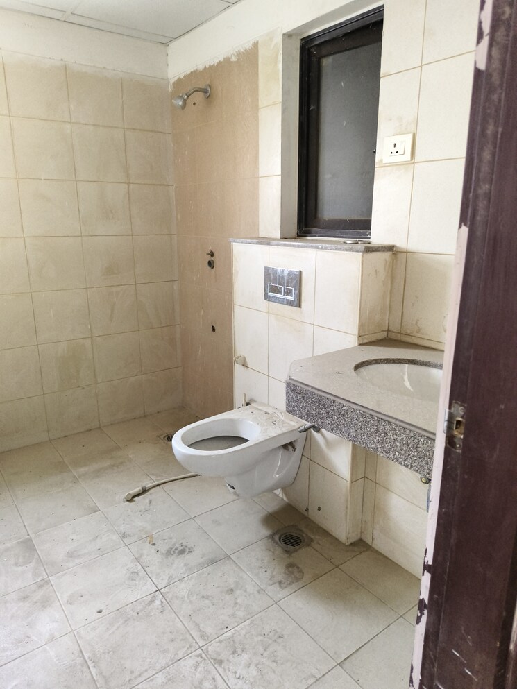Bathroom, ashiana-housing-anmol 3 Bedroom 996 Sq.Ft. Apartment In Sohna Sector 33 Gurgaon 7765814