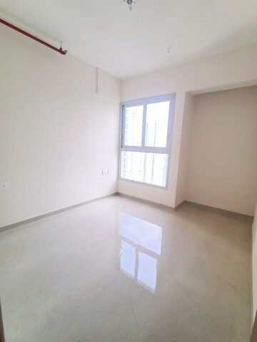 Room in 2 BHK Apartment at Piramal Vaikunth, Balkum Pada – for Rent