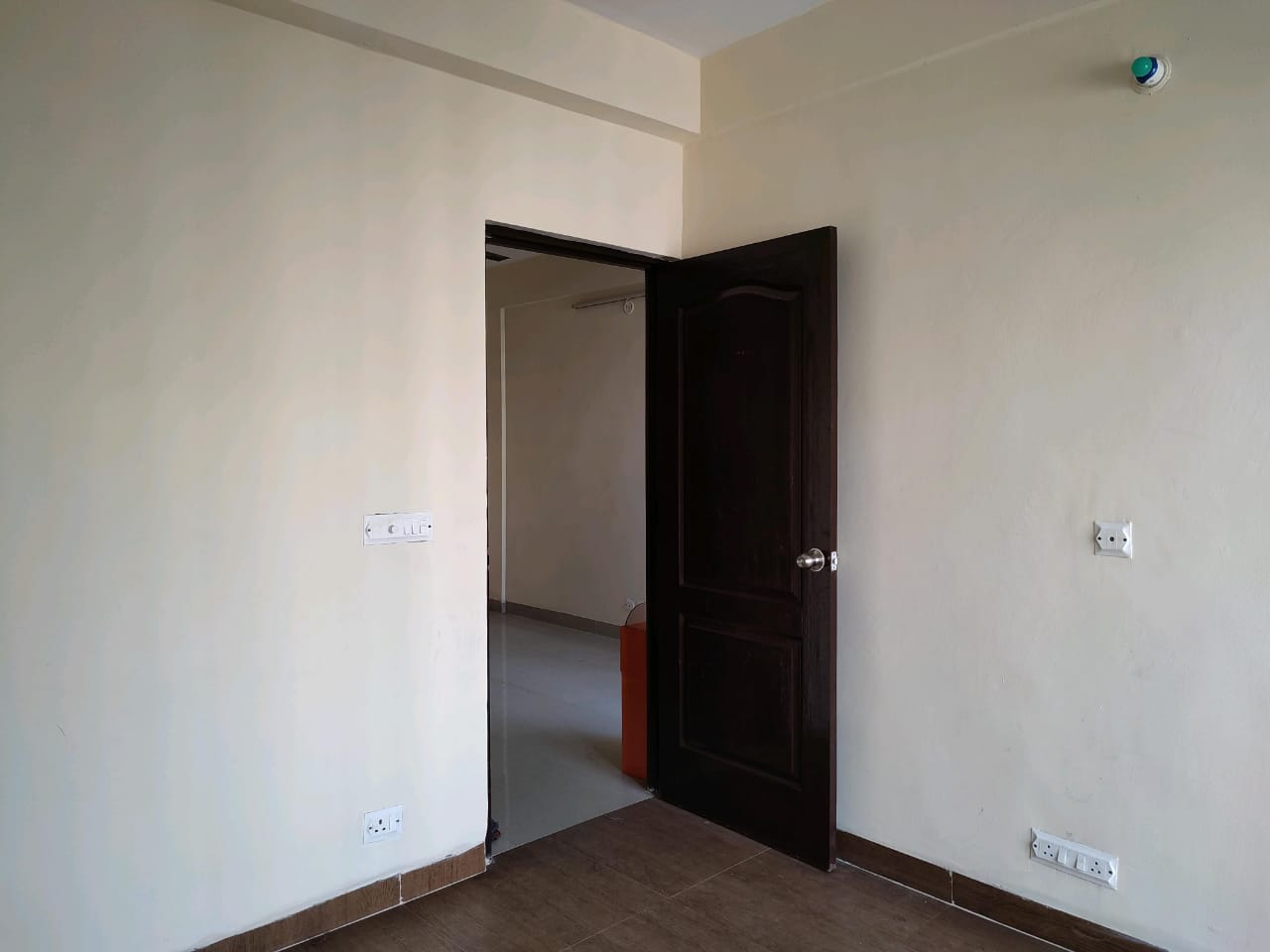 2 BHK Apartment For Sale in Wave City