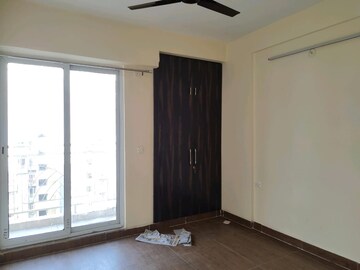 Room in 2 BHK Apartment at Wave City, Wave City – for Sale