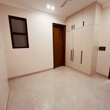 Room in 4 BHK Builder Floor at Ansal API Esencia, Sector 67 – for Sale