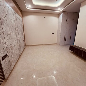 Room in 4 BHK Builder Floor at Ansal API Esencia, Sector 67 – for Sale