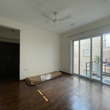 Room in 3 BHK Apartment at BPTP Amstoria, Sector 102 – for Sale
