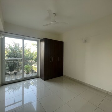 Room in 3 BHK Apartment at BPTP Amstoria, Sector 102 – for Sale